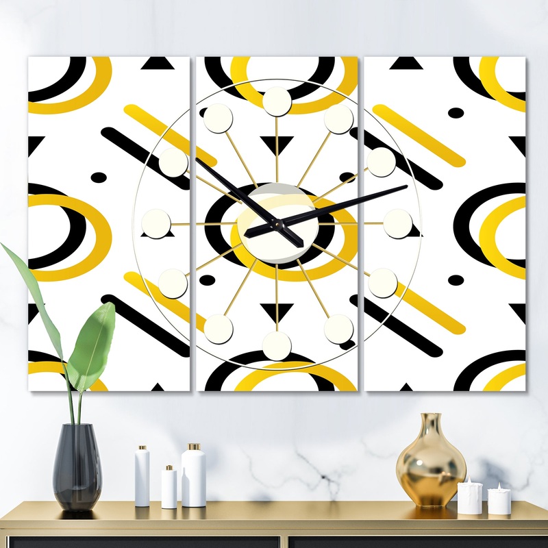 Trendy Black and Gold Triangular Pattern I - Oversized Mid-Century wall clock - 3 Panels